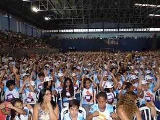 PROERD entrega certificados com ginásio lotado